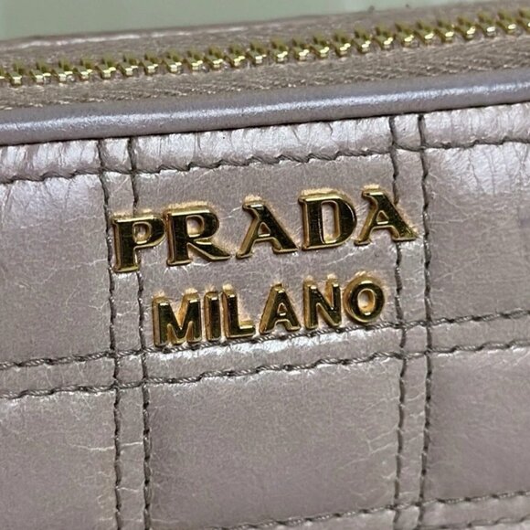 💯 Authentic Prada Quilted Zipped Long Wallet - Picture 6 of 7